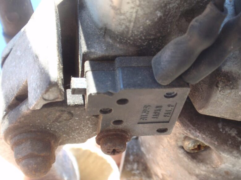 ジョーカー90　前ブレーキレバーの根元にリミットスイッチが付いています。
