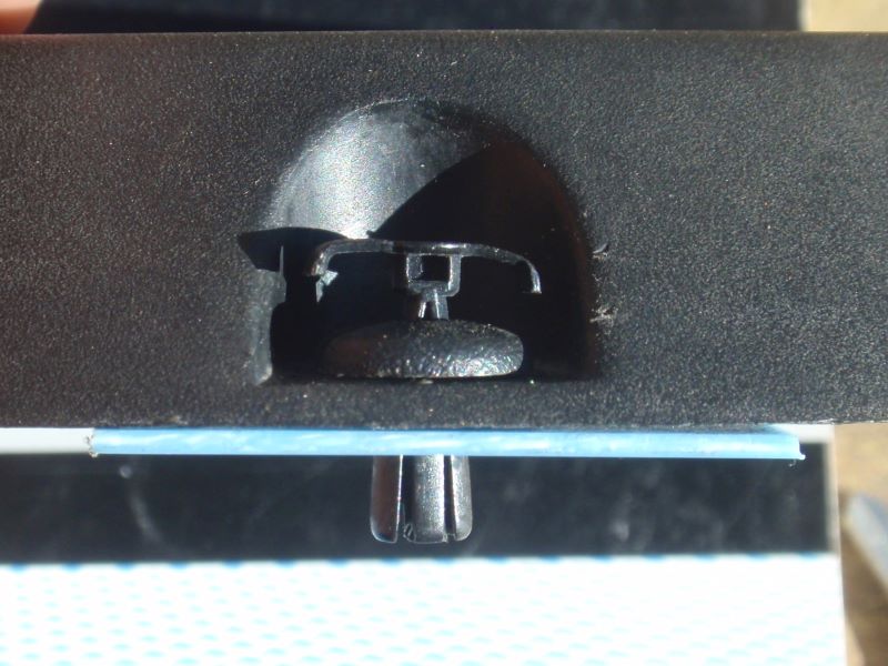 ホンダ・ジョーカー（スクーター）のトリムクリップの取り付け方　断面写真
