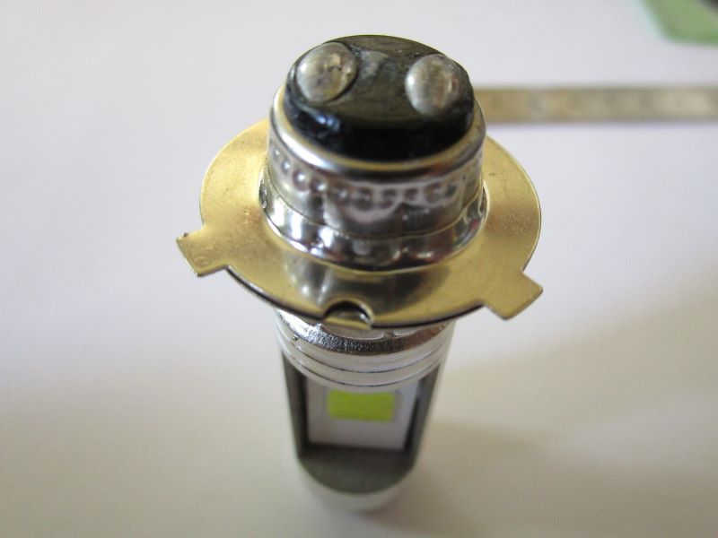 メルカリで購入したホンダ・ジョーカー90用LEDヘッドライトの画像　口金部