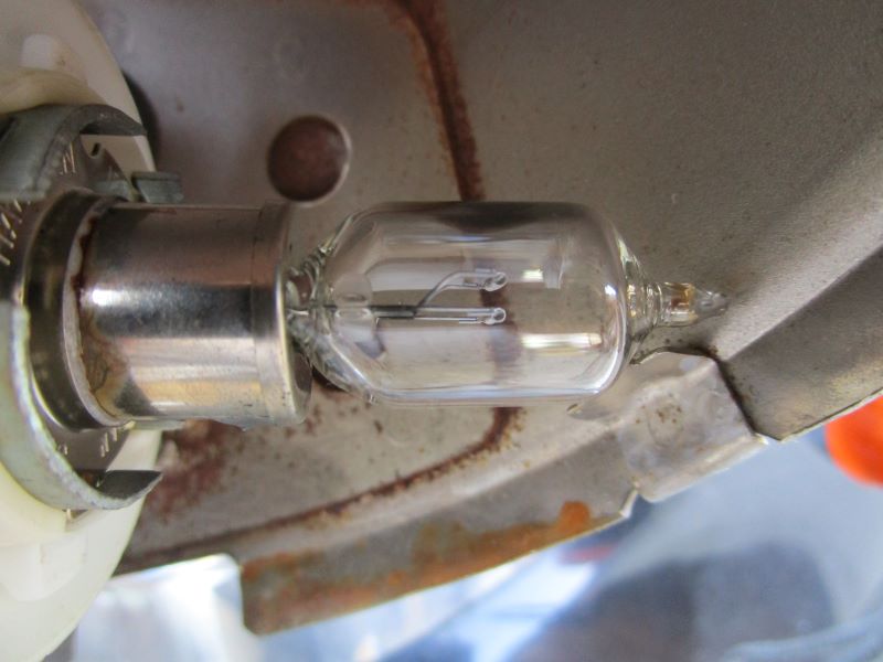 ホンダ・ジョーカー90の純正ヘッドライト電球の拡大写真